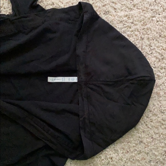 Like new lululemon wrap, size 6 - Picture 2 of 3